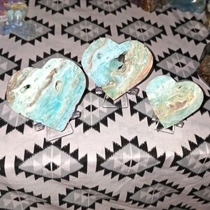 Beautiful carribean calcite hearts! 🩵🤎
